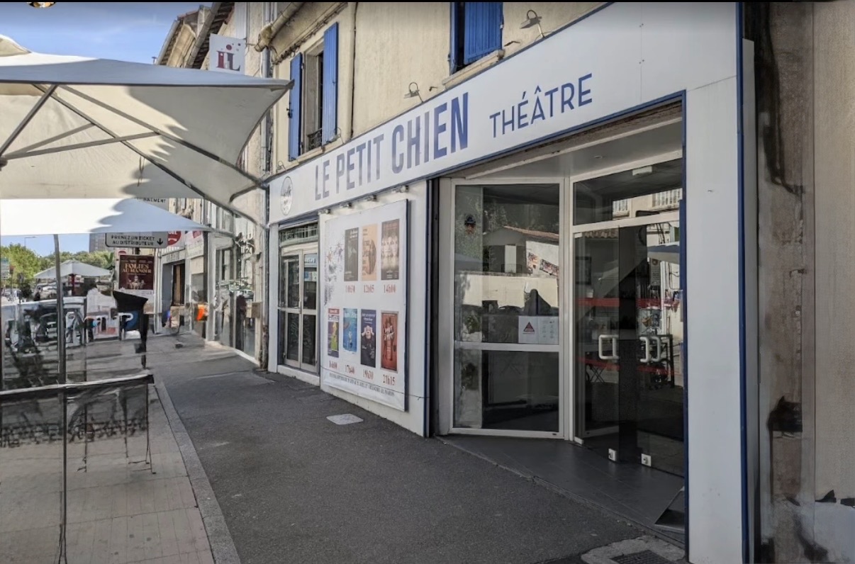 Entrée du Petit Chien — photographie d’archives